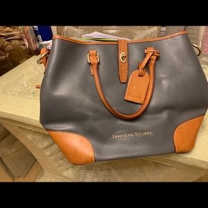 Dooney& Bourke